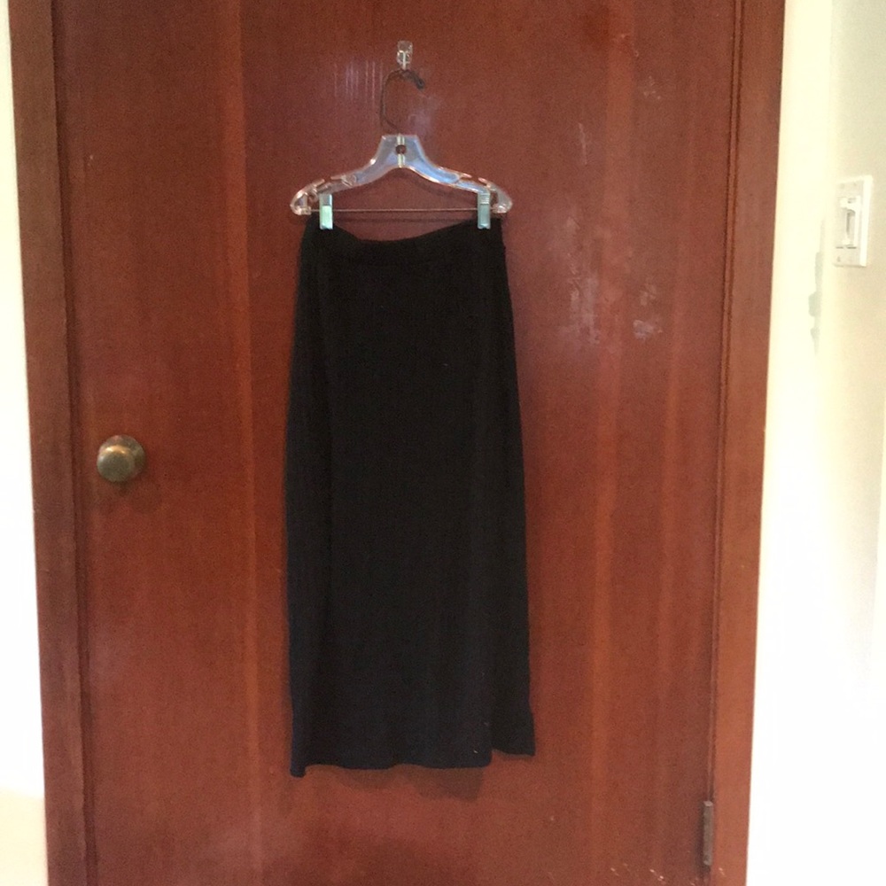 Black Abercrombie and Fitch tight, long skirt